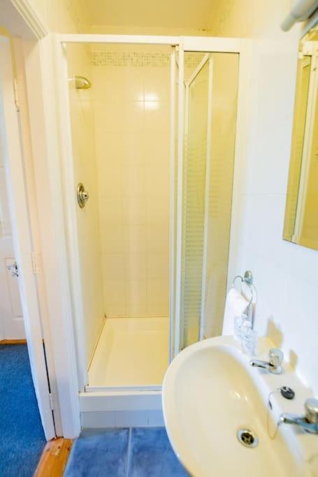 Appartement 84 - Three Bed By Shortstays