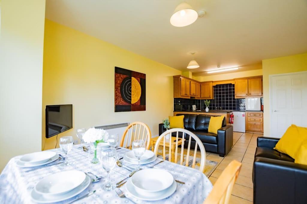 84 - Three Bed By Shortstays Appartement *