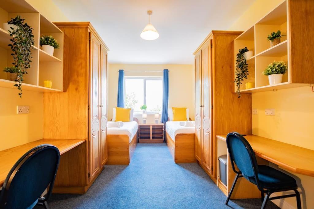 84 - Three Bed By Shortstays Appartement *