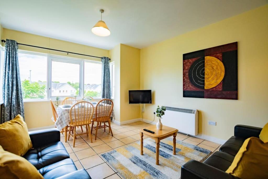 84 - Three Bed By Shortstays Appartement
