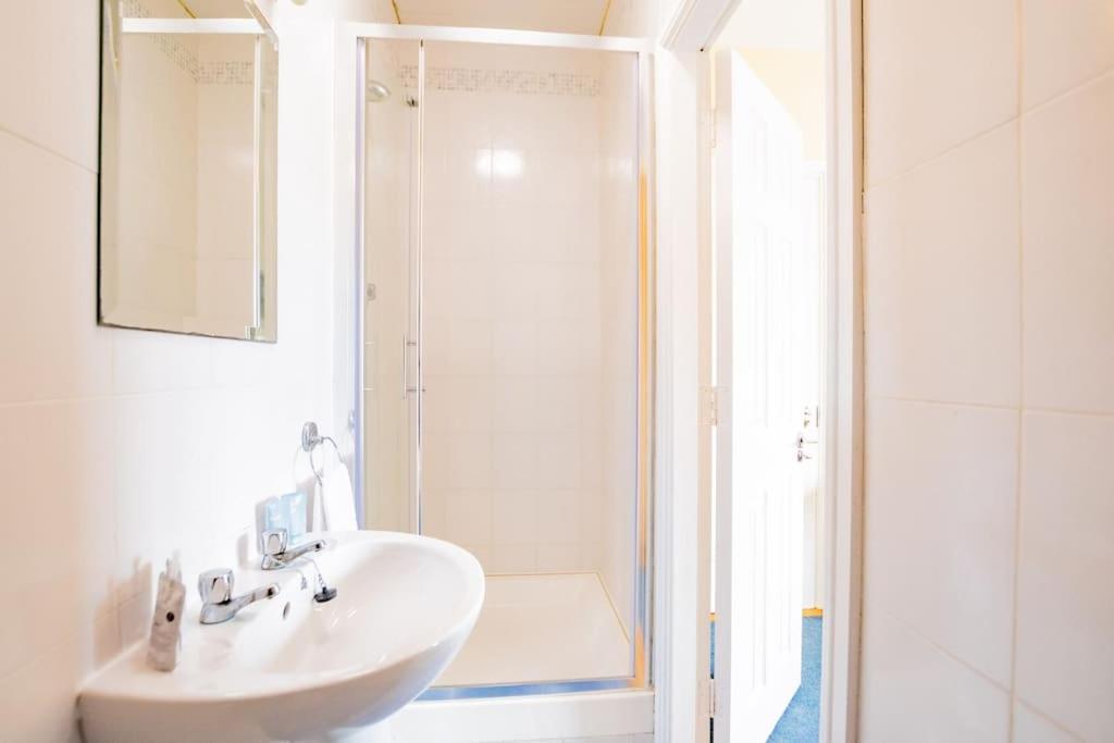 84 - Three Bed By Shortstays Galway