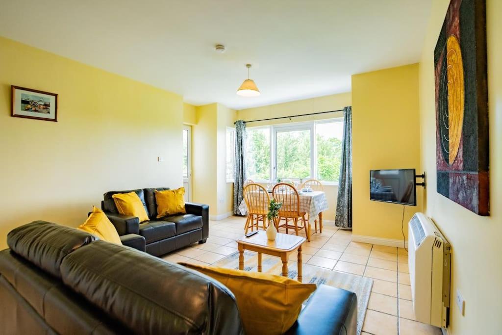 84 - Three Bed By Shortstays Appartement Galway